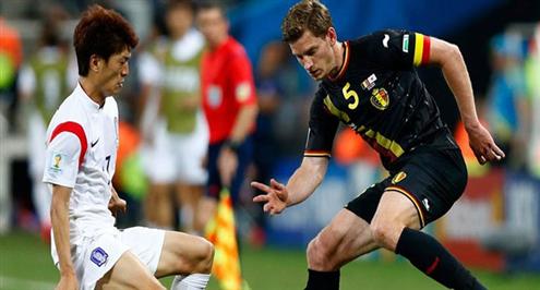 برشلونة مهتم بضم مدافع بلجيكا